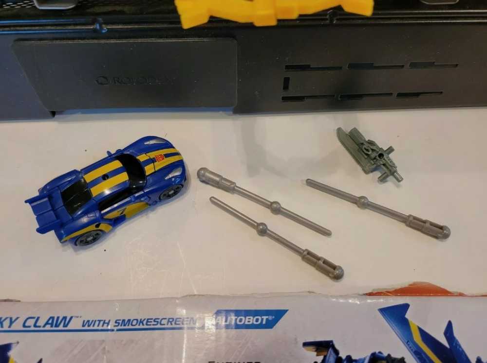 Smokescreen with Sky Claw - Hasbro (Prime Beast Hunters) action figure collectible - Main Image 3