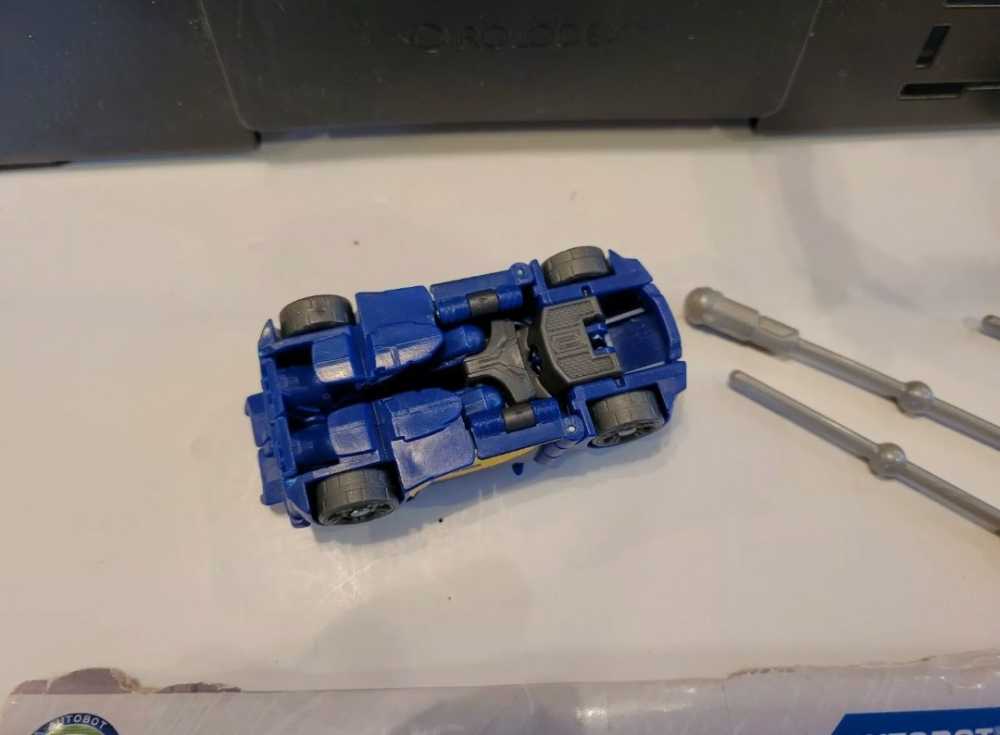 Smokescreen with Sky Claw - Hasbro (Prime Beast Hunters) action figure collectible - Main Image 4