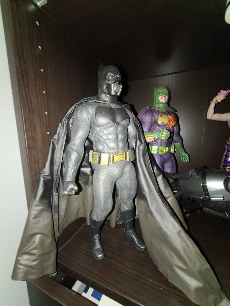 Hot Toys MMS409 Sixth Scale Suicide Squad Batman - Hot Toys (Comic Book) action figure collectible - Main Image 2