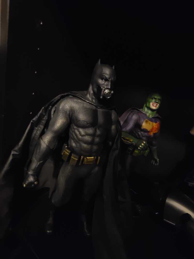 Hot Toys MMS409 Sixth Scale Suicide Squad Batman - Hot Toys (Comic Book) action figure collectible - Main Image 3