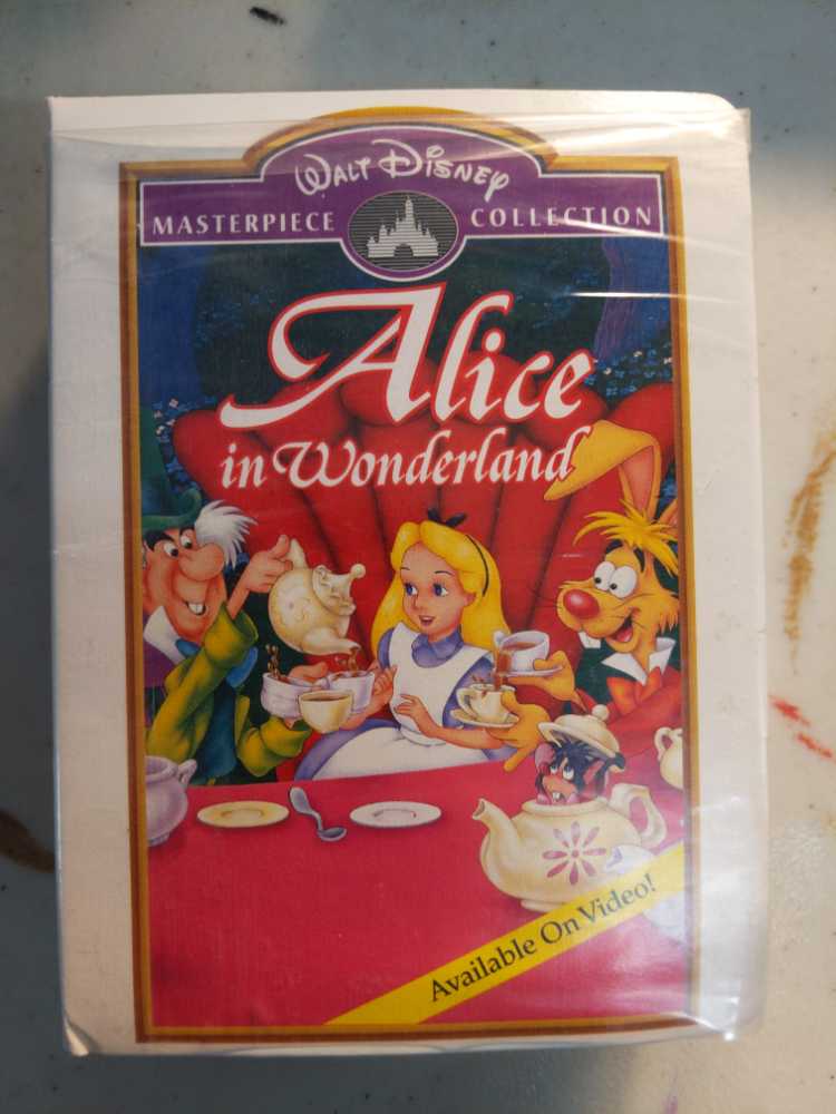 Alice In Wonderland - Disney (Walt Disney Masterpiece Collection) action figure collectible - Main Image 1
