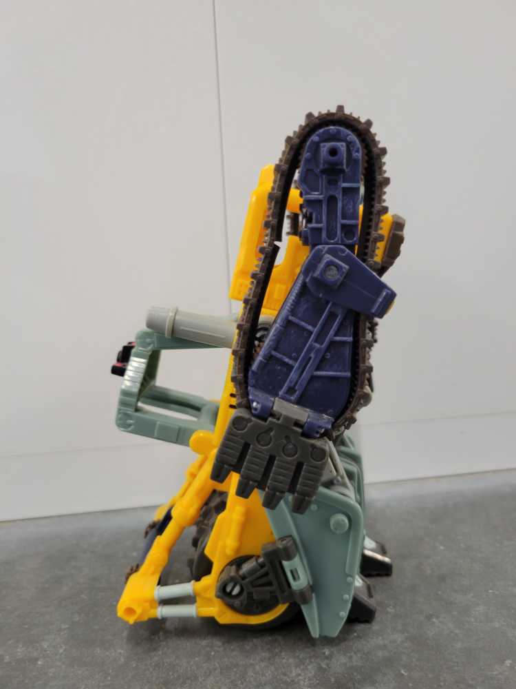Treadbolt With Rollbar - Hasbro (Energon) action figure collectible - Main Image 3