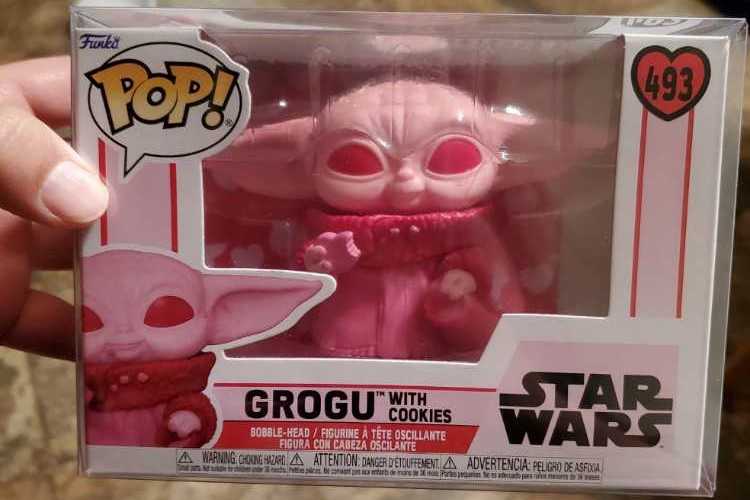 *Funko Pop Star Wars Grogu  Valentines Day: Grogu #493 - Funko (Valentine’s Day Star Wars) (Valentine’s Day Star Wars) action figure collectible [Barcode 889698601245] - Main Image 3