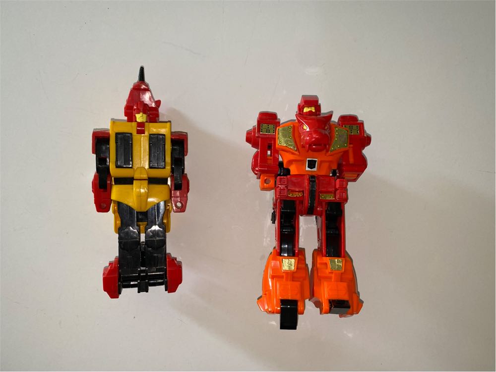 Transformers: Predacons  (Transformers G1) action figure collectible - Main Image 2