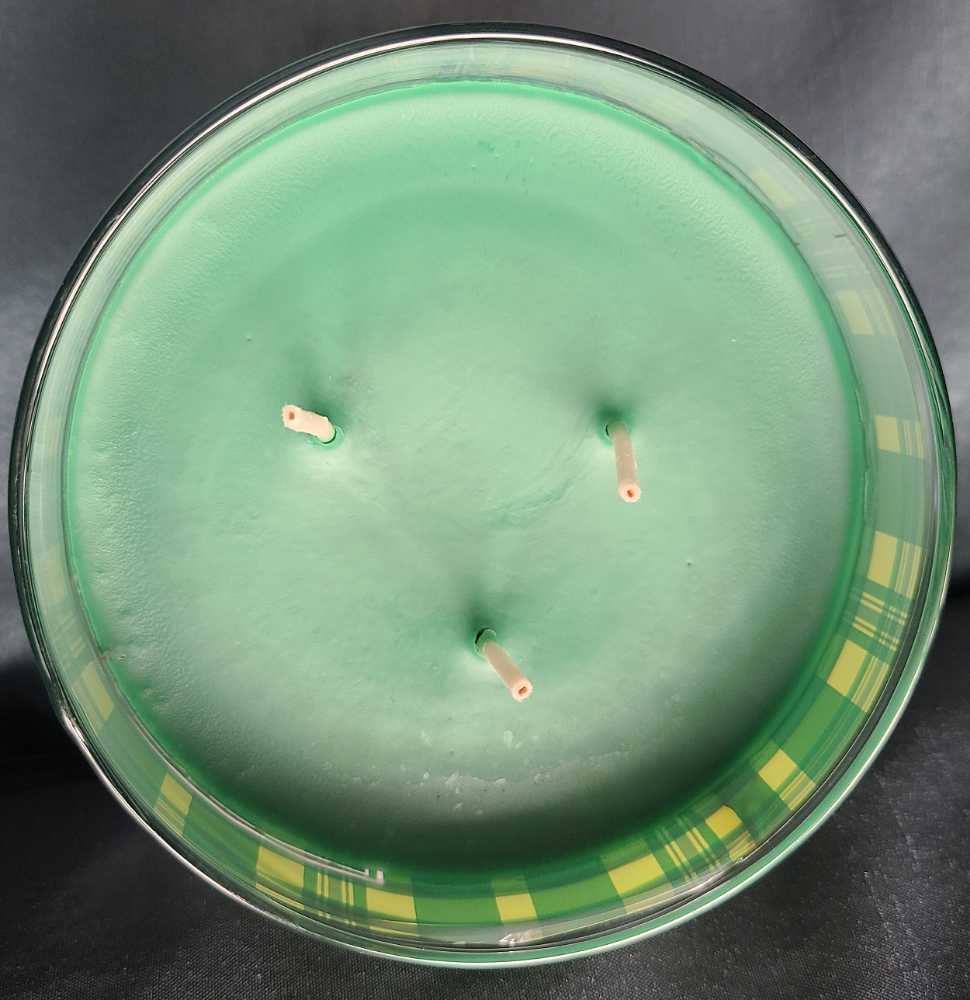 CANDLE: St. Patrick’s Day Huntington Home Candle -  Plaid  Lucky Clover 2022 - Huntington Home Candles (St. Patrick’s Day Candles) action figure collectible [Barcode 7099840867136] - Main Image 4