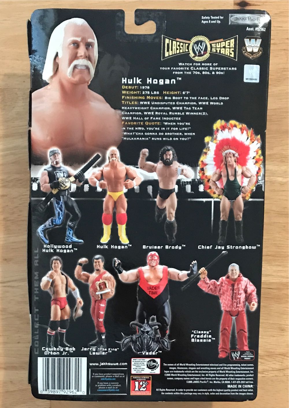 Hulk Hogan - Jakks Pacific (WWE Classic Superstars) action figure collectible [Barcode 039897929620] - Main Image 2