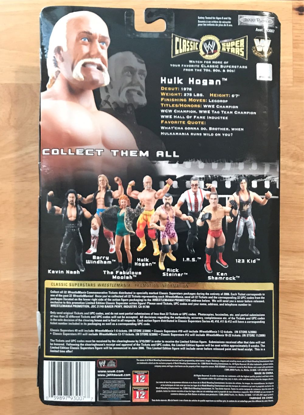 WWE Jakks Pacific Classic Superstars Series 11: Hulk Hogan - WWE Jakks Pacific Classic Superstars (WWE Jakks Pacific Classic Superstars Series 11) action figure collectible [Barcode 039897930077] - Main Image 2