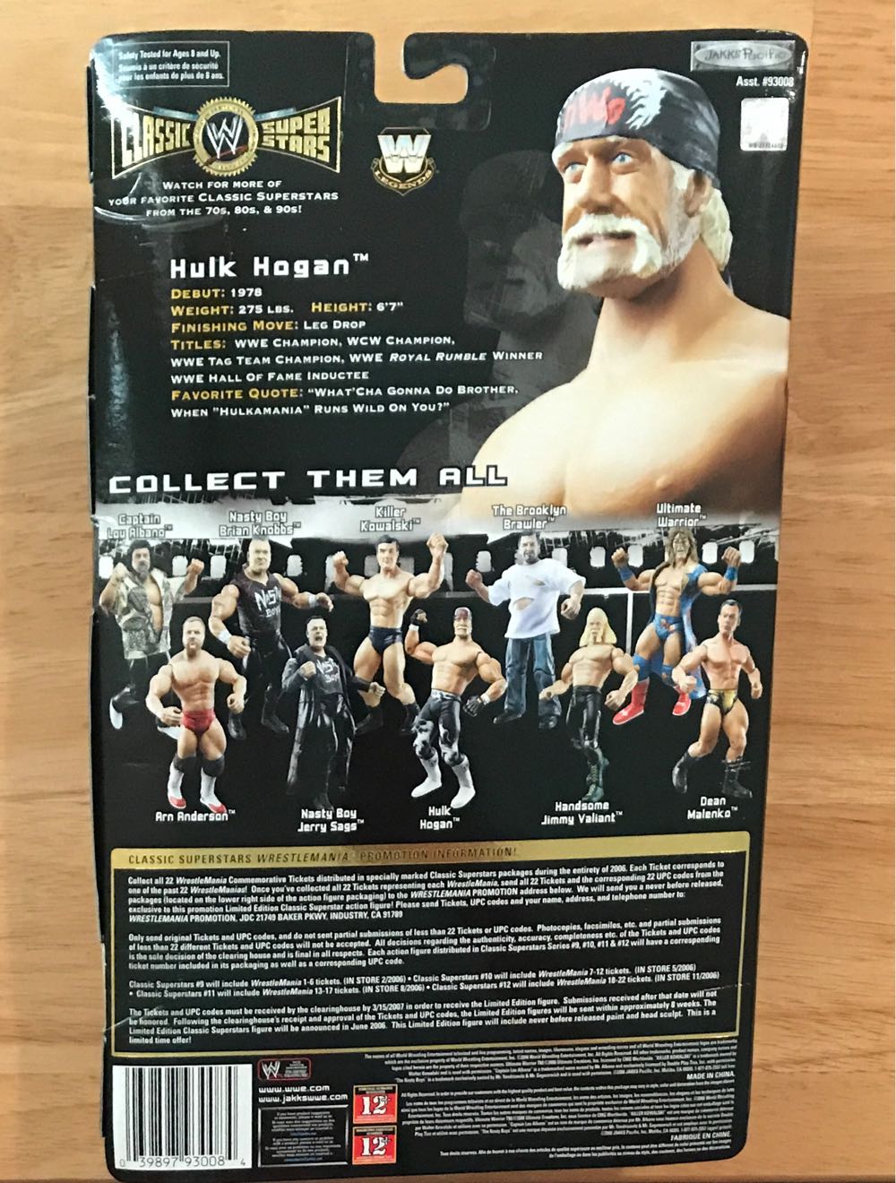 WWE Jakks Pacific Classic Superstars Series 12: Hulk Hogan - WWE Jakks Pacific Classic Superstars (WWE Jakks Pacific Classic Superstars Series 12) action figure collectible [Barcode 039897930084] - Main Image 2