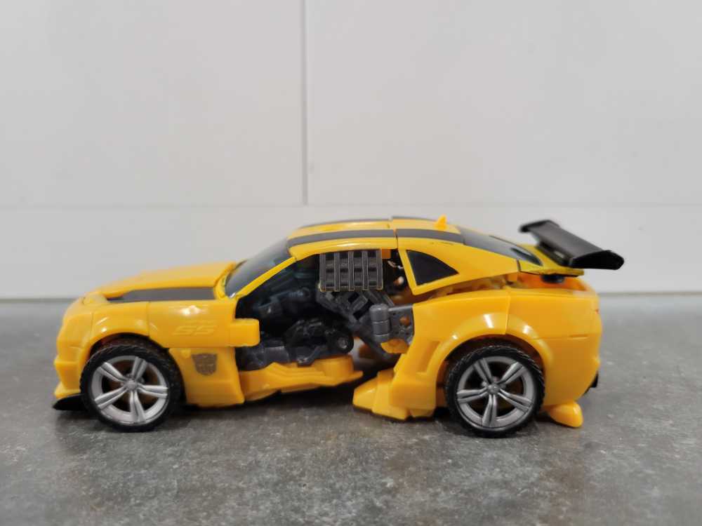 Bumblebee Project - Hasbro (Dark Of The Moon) action figure collectible - Main Image 1