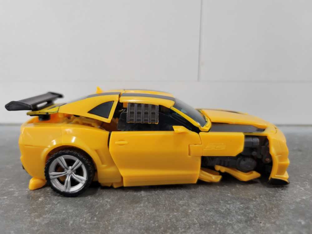 Bumblebee Project - Hasbro (Dark Of The Moon) action figure collectible - Main Image 3