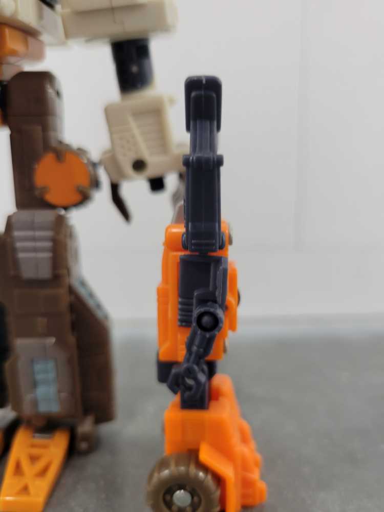 Refute with Hoist 1st - Hasbro (Armada) action figure collectible - Main Image 2