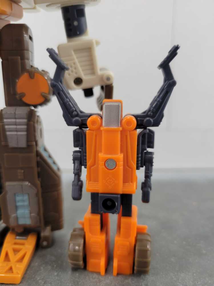 Refute with Hoist 1st - Hasbro (Armada) action figure collectible - Main Image 3