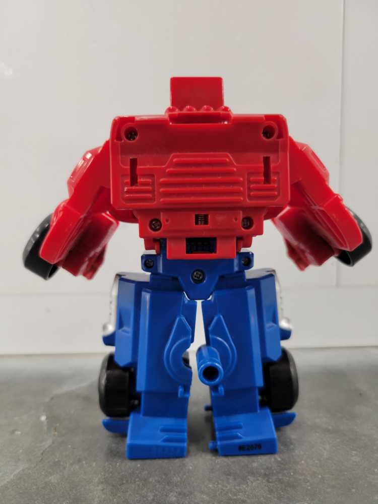 Optimus Prime - Hasbro (Rescue Bots) action figure collectible - Main Image 4
