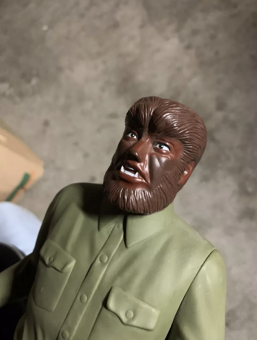 The Wolfman - Hamilton Gifts (Universal Monsters) action figure collectible - Main Image 2