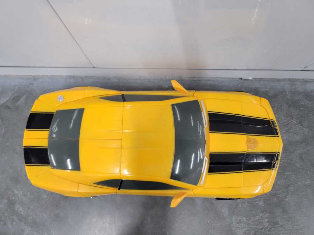 Bumblebee Ultimate 3rd Vehicle Mode - Hasbro (Movie) action figure collectible - Main Image 2