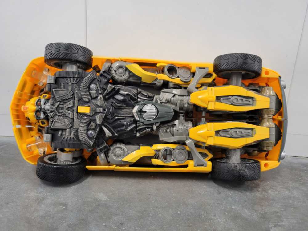 Bumblebee Ultimate 3rd Vehicle Mode - Hasbro (Movie) action figure collectible - Main Image 4