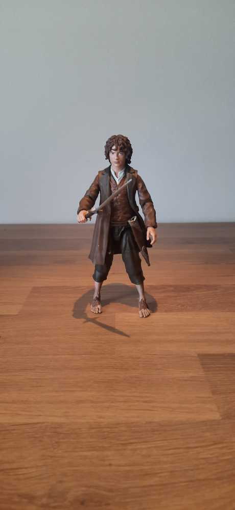 Diamond Select - Lord Of The Rings - FRODO BAGGINS  - Diamond Select Toys (Diamond Select: Middle-Earth) action figure collectible [Barcode 699788839010] - Main Image 4