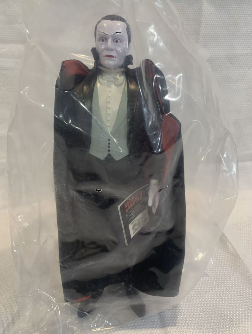 It Chapter 2 Pennywise With Red Balloon 24” Pennywise Clown Plush 24” Stand Up Door Greeter Halloween Greeter New