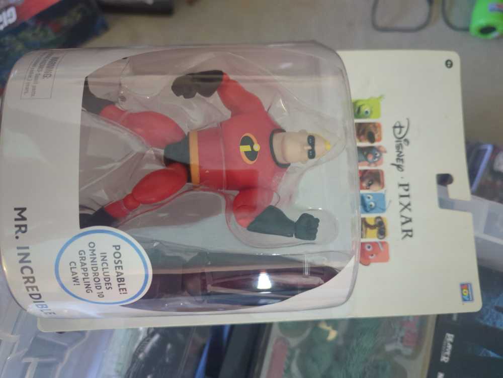 Disney Pixar Mr Incredible Disney Pixar Mr. Incredible Deluxe Omnidroid 10 Claw  action figure collectible [Barcode 064442000028] - Main Image 2