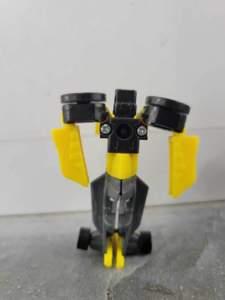 Mirage (Robot Mode) Race Team - Hasbro (Armada) action figure collectible - Main Image 3