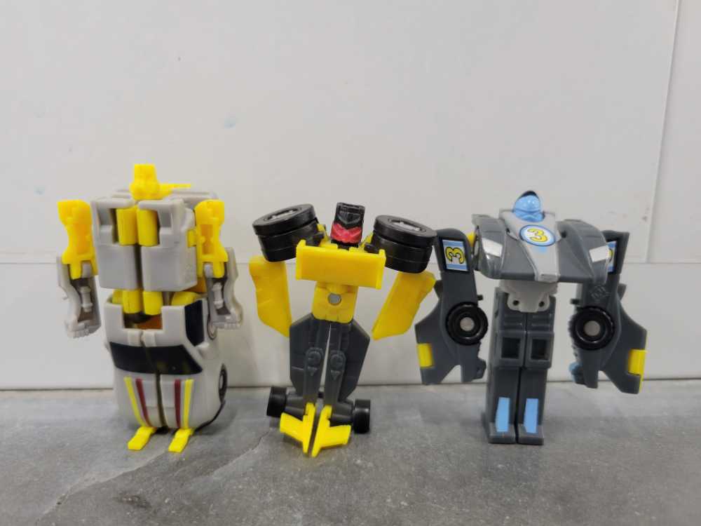 Mirage (Robot Mode) Race Team - Hasbro (Armada) action figure collectible - Main Image 4