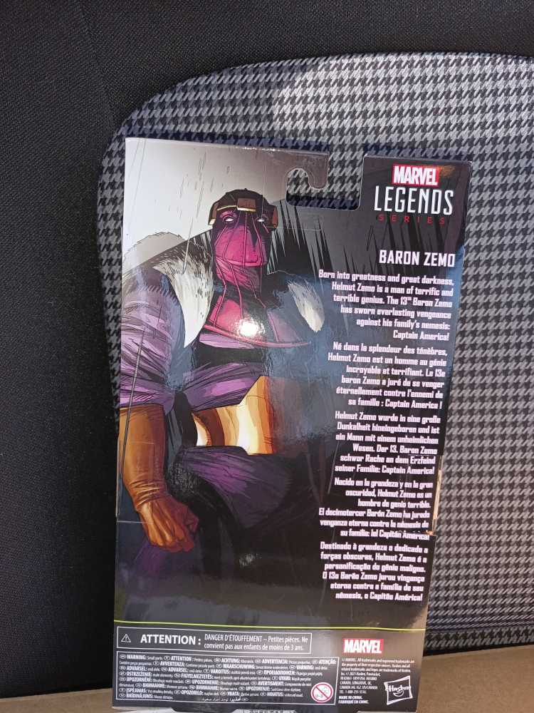 Baron Zemo - Hasbro (Marvel Legends) action figure collectible [Barcode 5010993943364] - Main Image 2