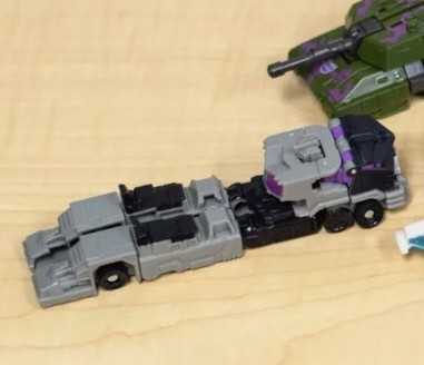 Menasor - Hasbro (Classics) action figure collectible - Main Image 2