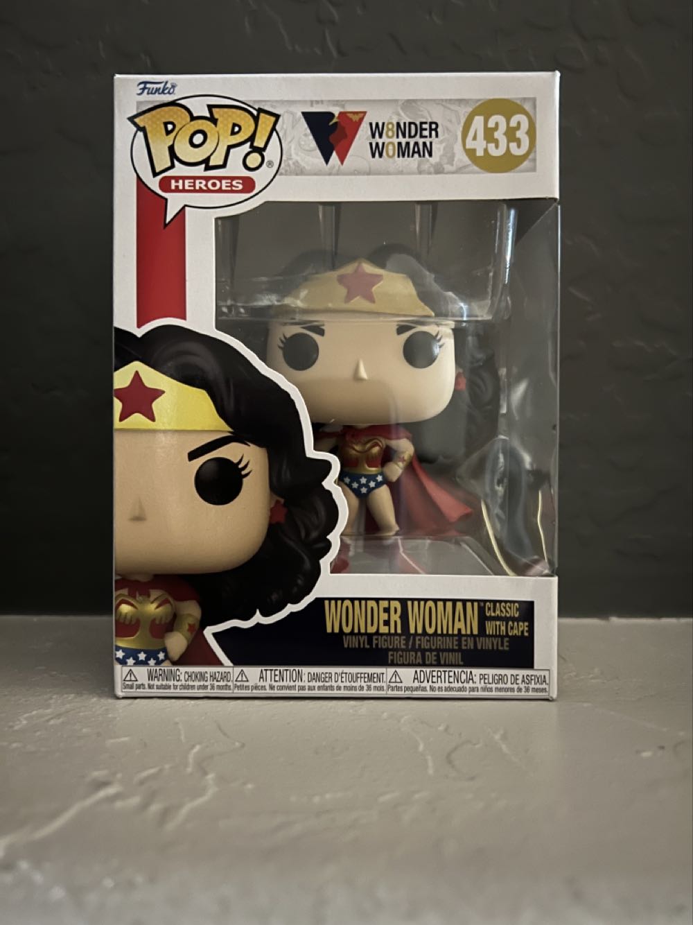 Wonder Woman - Pop! 80th: Classic With Cape  action figure collectible [Barcode 889698550086] - Main Image 2