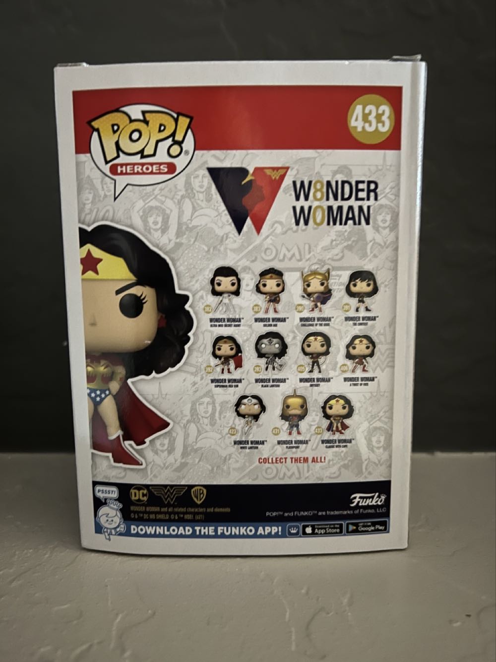 Wonder Woman - Pop! 80th: Classic With Cape  action figure collectible [Barcode 889698550086] - Main Image 3