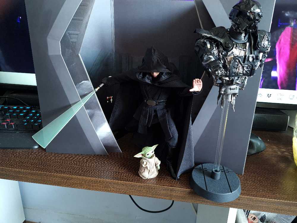 Hot Toys DX23 Luke Skywalker - Hot Toys action figure collectible - Main Image 2