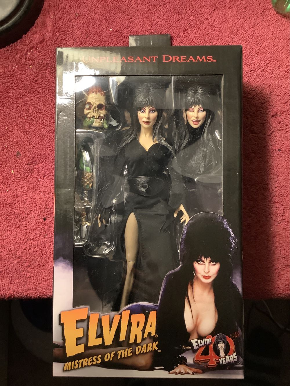 Elvira Mistress of The Dark - Celebrity (Elvira Mistress of The Dark) action figure collectible [Barcode 634482560617] - Main Image 2