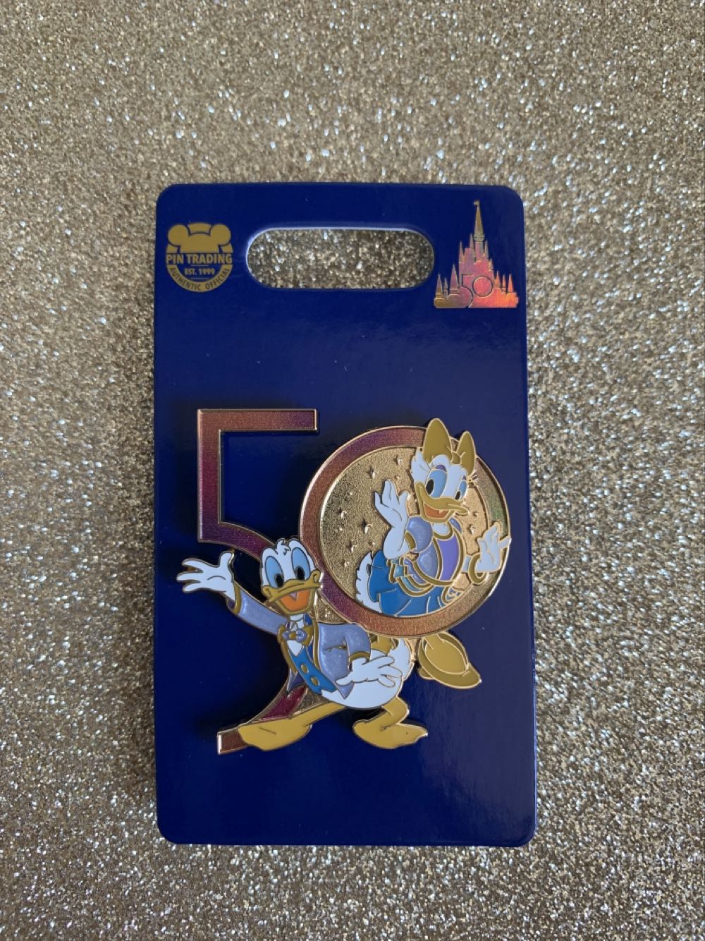 New Disney World 50th Anniversary Donald And Daisy Duck Pin New - Disney Theme Park Merchandise (Walt Disney World Resorts 50th Anniversary) action figure collectible [Barcode 400939713499] - Main Image 2