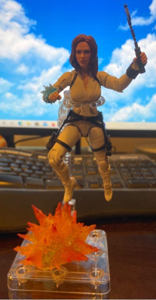 Black Widow (Deluxe) - Hasbro (Marvel Legends- Black Widow) action figure collectible - Main Image 2