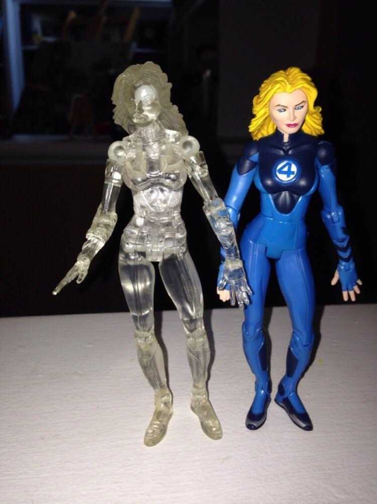 Toybiz Fantastic Four Classics Invisible Woman Ultimate Costume Force Missile Blaster Clear - Toy Biz (Fantastic Four Classics) (Fantastic Four Classics) action figure collectible [Barcode 035112723165] - Main Image 4