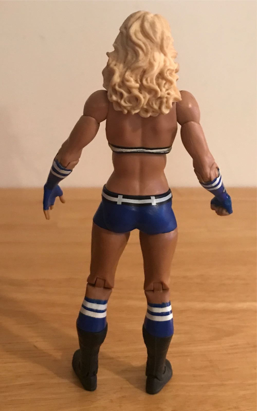 Michelle McCool - Mattel Wwe (WWE Mattel Basic Series 7) action figure collectible - Main Image 2