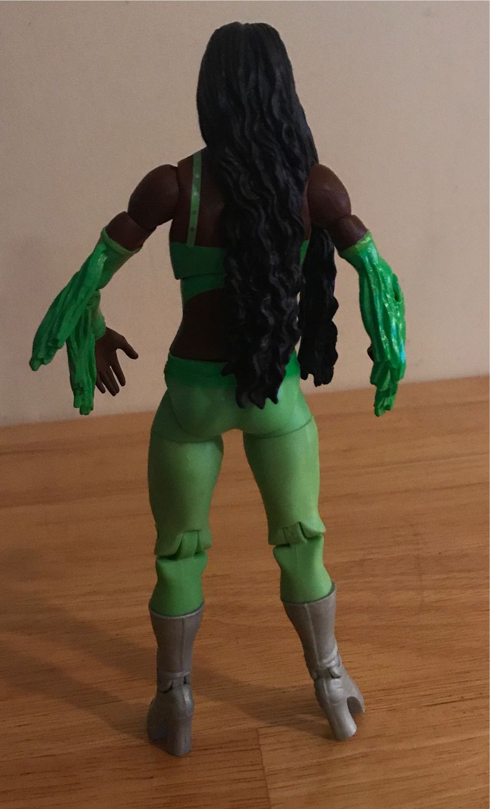 Naomi - Mattel Wwe (WWE Mattel Basic Series Battle Pack Series 24) action figure collectible - Main Image 2