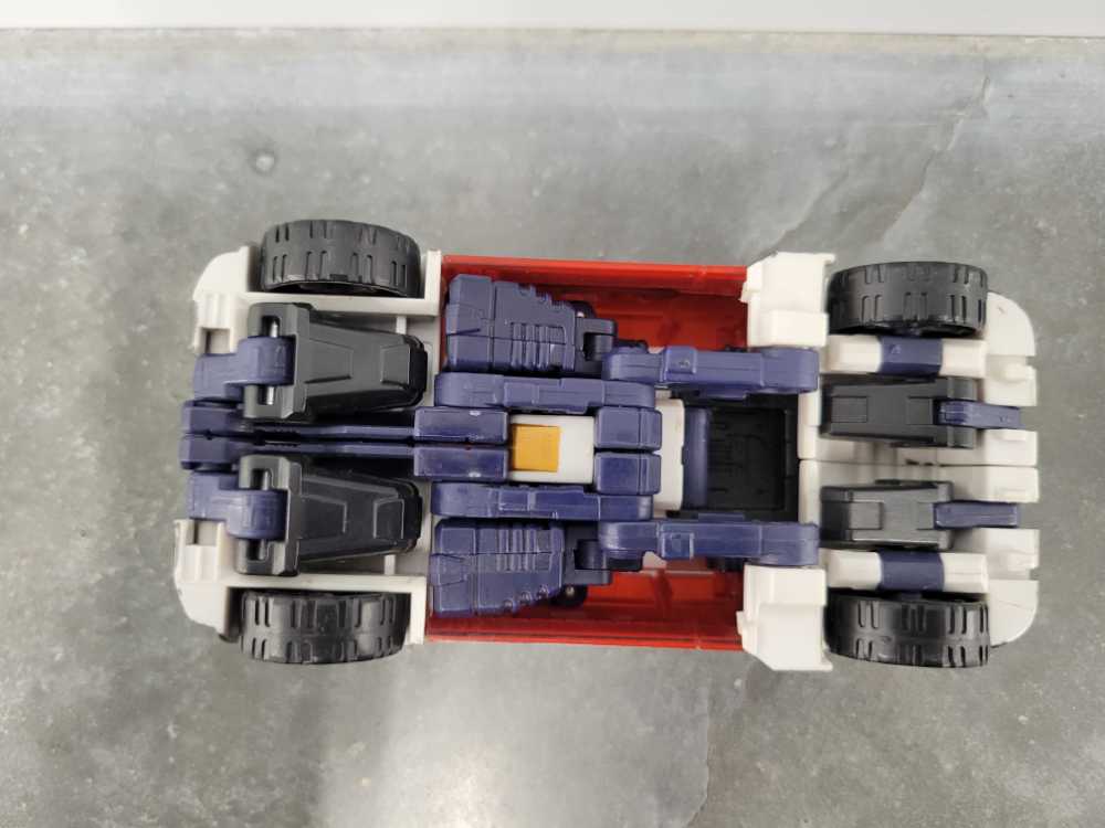 Red Alert Cybertron - Hasbro (Cybertron) action figure collectible - Main Image 4