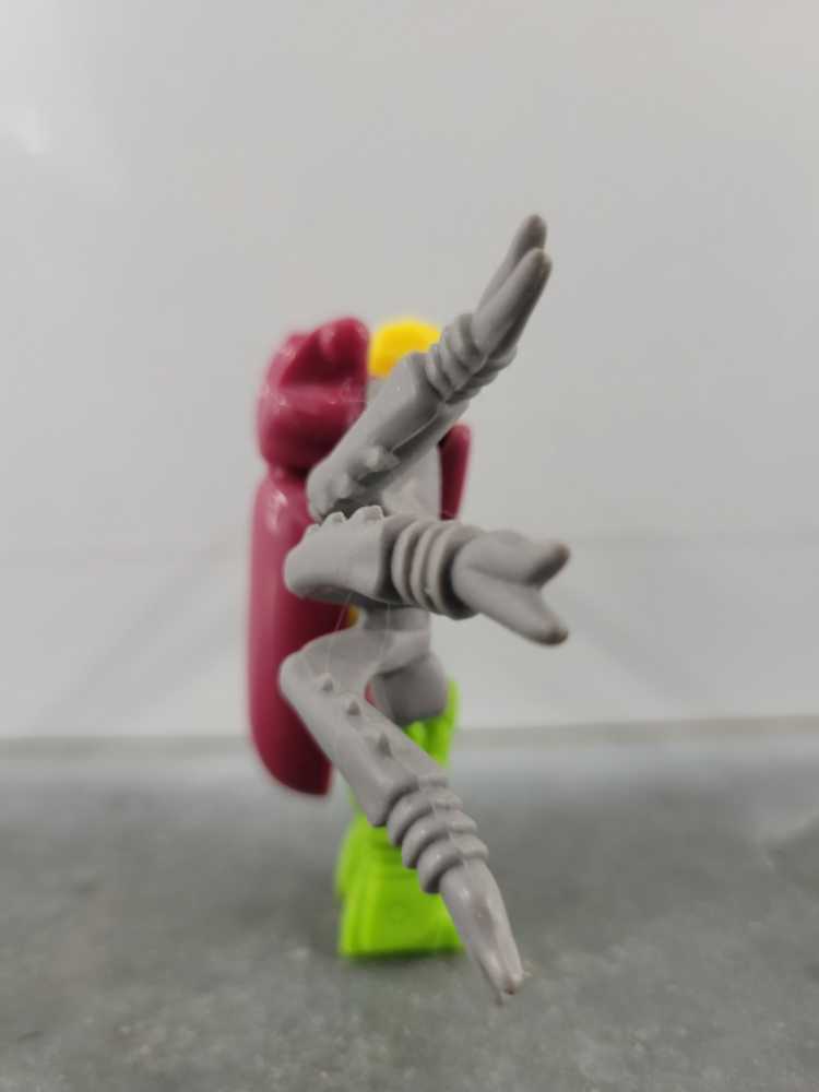 Beetle McDonald’s (Robot Mode) 1st - Hasbro (Beast Wars) action figure collectible - Main Image 3