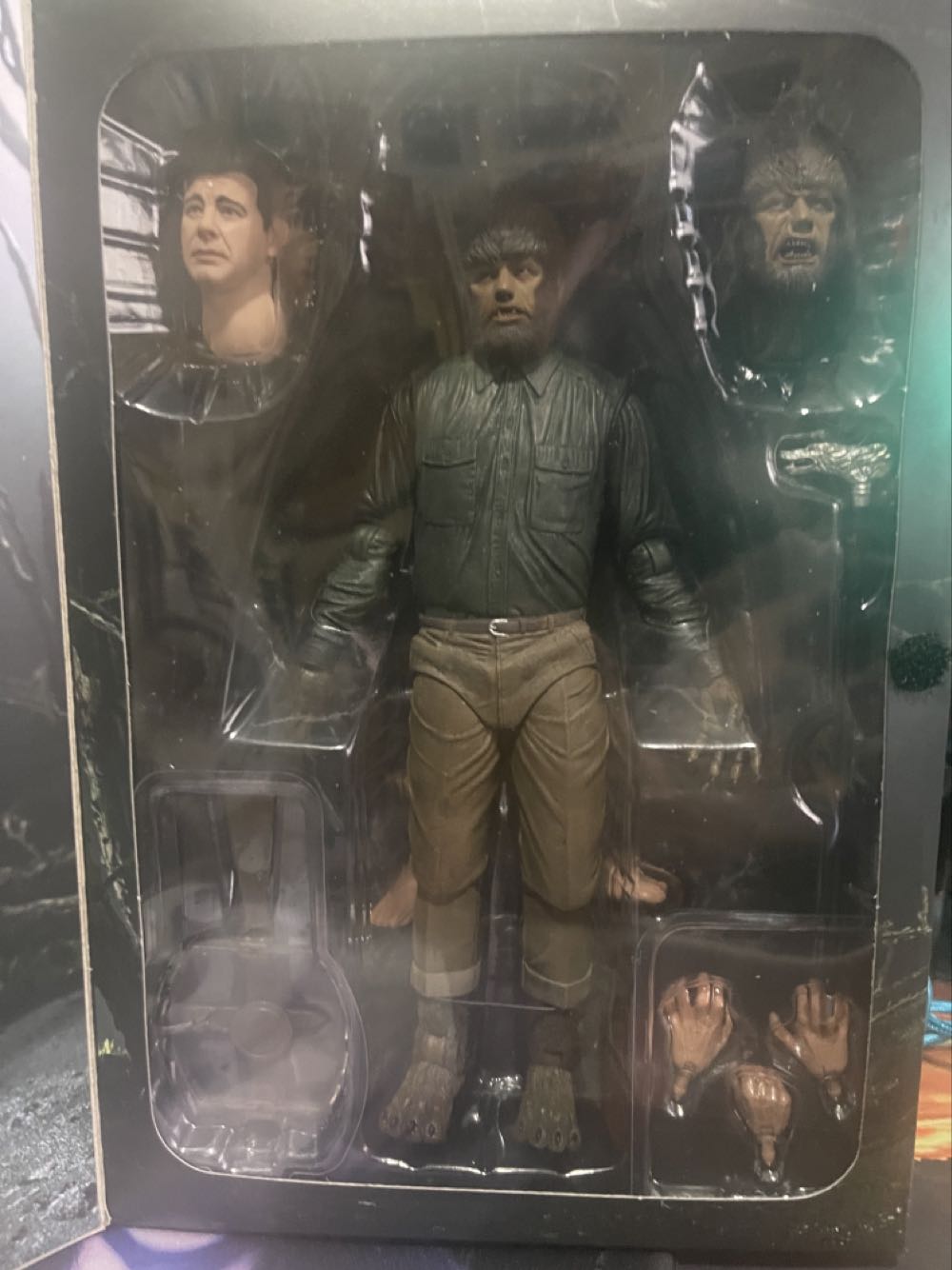 Ultimate The Wolf Man (color) - Neca (Universal Monsters) action figure collectible [Barcode 634482048092] - Main Image 3