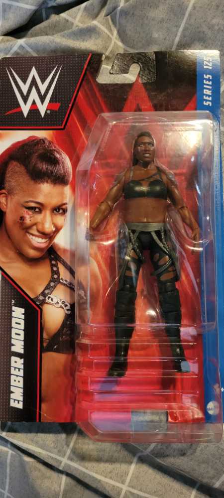 Ember Moon - Mattel (WWE Basic #125) action figure collectible [Barcode 194735020898] - Main Image 2