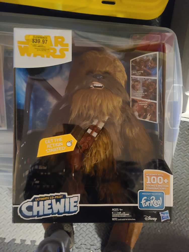 FurReal Star Wars Ultimate Co-pilot Chewie Interactive Plush Toy (100 Sound-and-motion Combinations)  action figure collectible [Barcode 630509669929] - Main Image 2