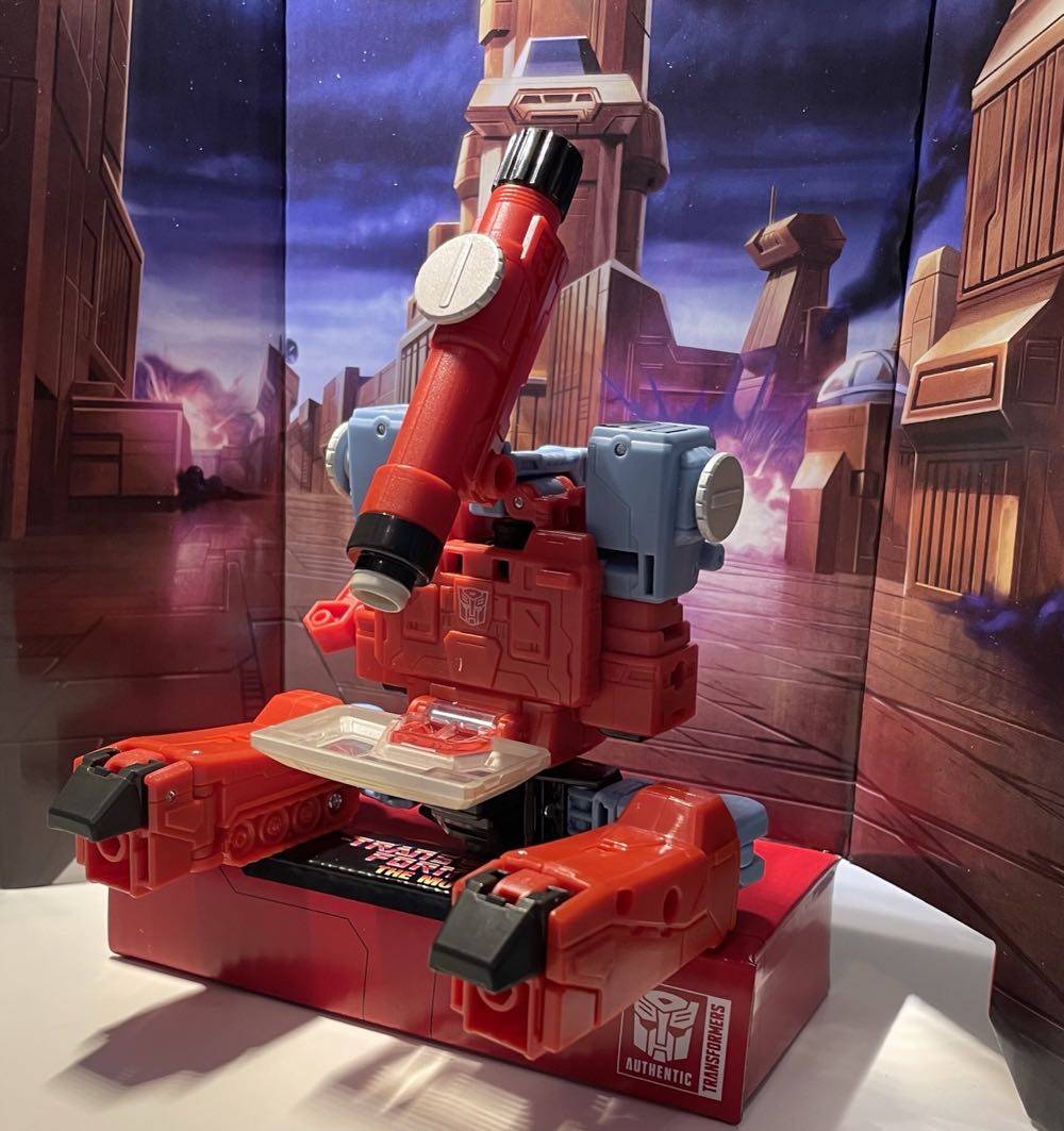 Perceptor (86-11 Deluxe Class) - Hasbro (Transformers: Studio Series 86) action figure collectible [Barcode 5010993986606] - Main Image 2