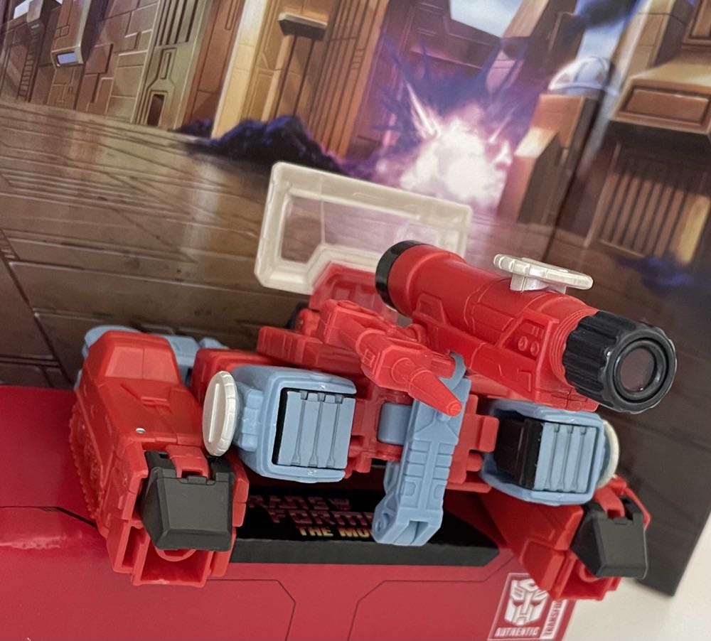 Perceptor (86-11 Deluxe Class) - Hasbro (Transformers: Studio Series 86) action figure collectible [Barcode 5010993986606] - Main Image 3