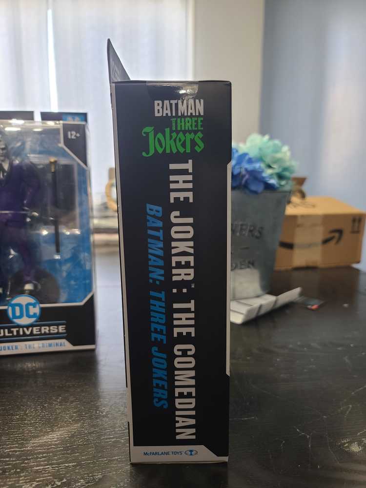 DC Multiverse - Batman: The Three Jokers The Joker The Comedian - McFarlane Toys™ (Comic Book) action figure collectible - Main Image 4