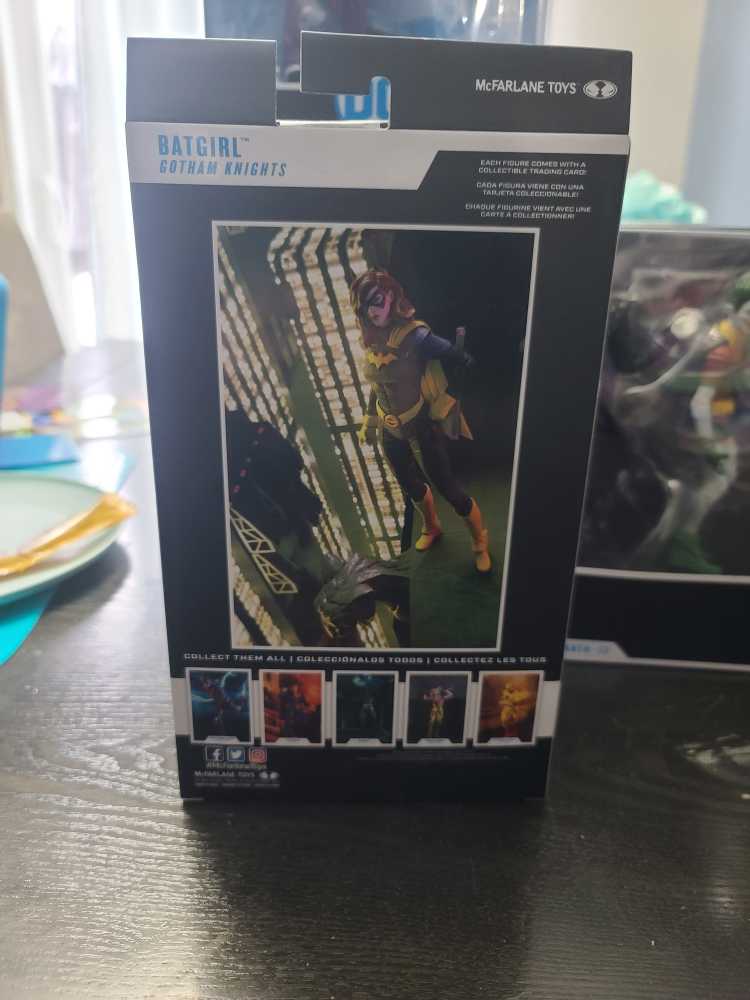 McFarlane DC Multiverse Gotham Knights Batgirl Platinum Edition - McFarlane Toys™ (Comic Book) action figure collectible - Main Image 3
