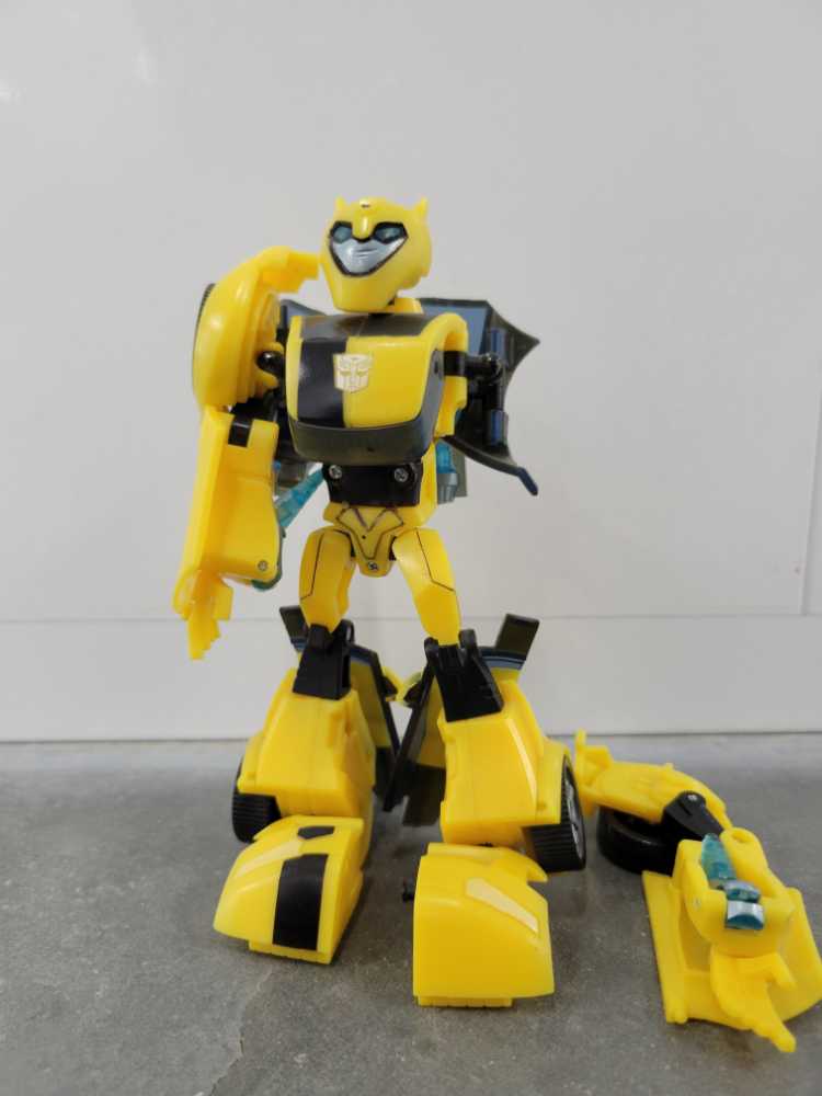 Bumblebee 2nd - Hasbro (Animated) action figure collectible - Main Image 2
