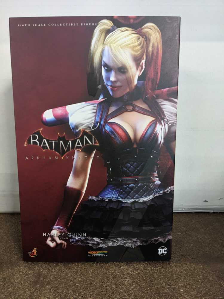Harley Quinn - Hot Toys (Batman: Arkham Knight (2015)) action figure collectible [Barcode 4895228605191] - Main Image 2