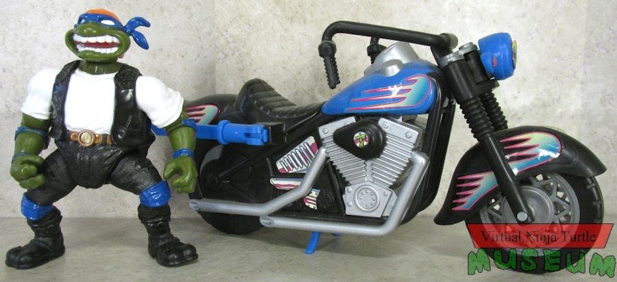 Cruisin’ Leo With Classic Sewer Cycle - Yuno Dyva (Teenage Mutant Ninja Turtles) action figure collectible - Main Image 3