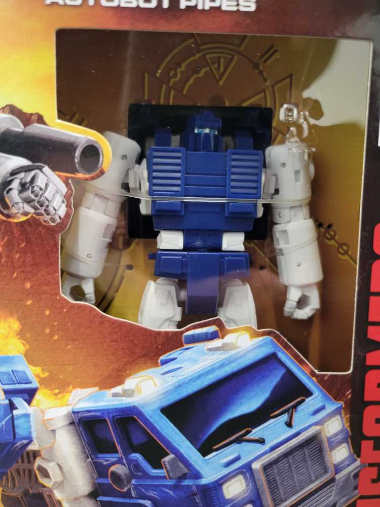 Pipes (Kingdom) - Hasbro (Transformers Generations) action figure collectible - Main Image 1