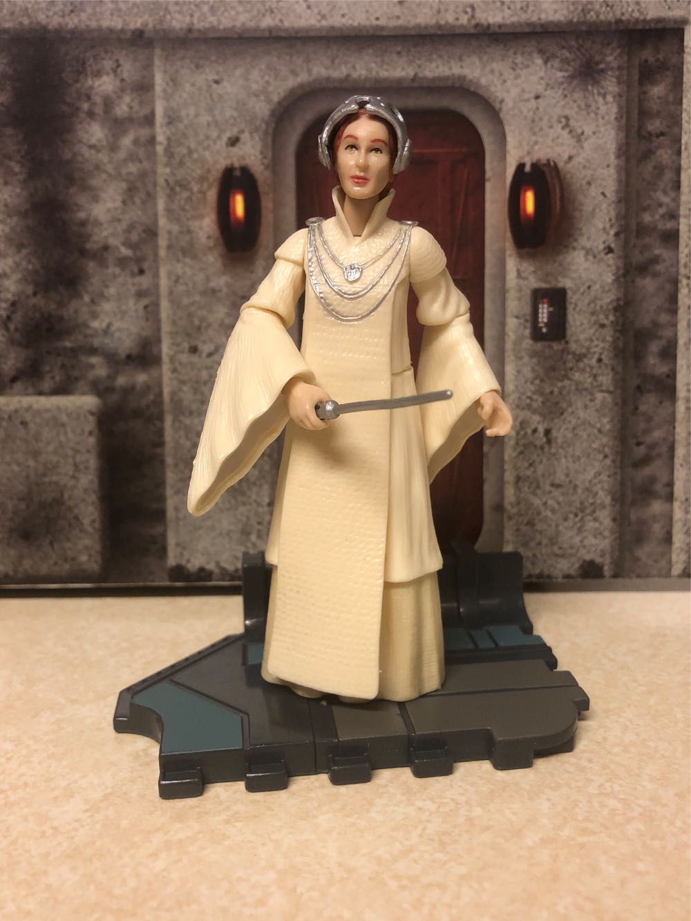 Mon Mothma - Hasbro (Star Wars Revenge Of The Sith) (Star Wars) action figure collectible - Main Image 3